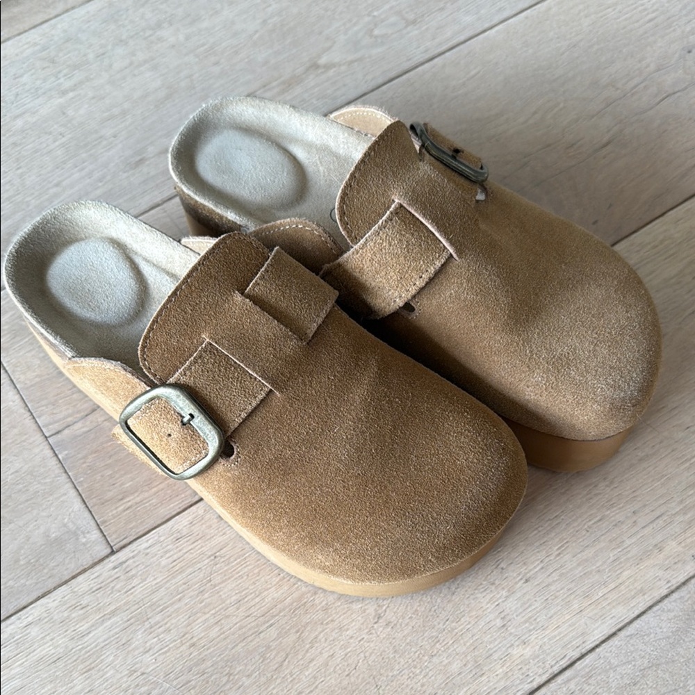 Cushionaire Tan Suede Clogs with Buckle